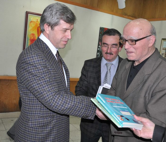http://www.turklider.org/TR/Portals/57ad7180-c5e7-49f5-b282-c6475cdb7ee7/UserFiles/MR%20CAN%20AKIN/bitlis%20gesam%20(10).jpg