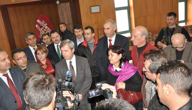 http://www.turklider.org/TR/Portals/57ad7180-c5e7-49f5-b282-c6475cdb7ee7/UserFiles/MR%20CAN%20AKIN/bitlis%20gesam%20(3).jpg