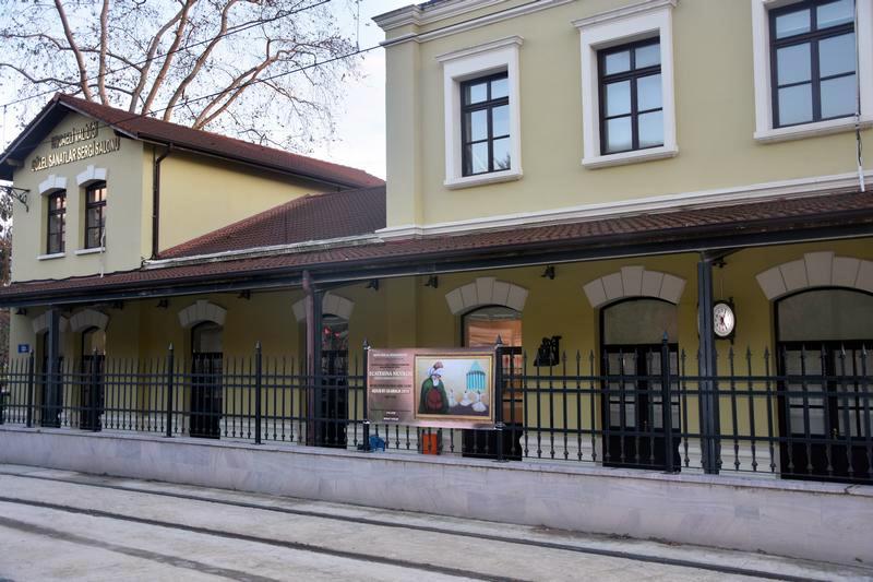 http://www.turklider.org/TR/Portals/57ad7180-c5e7-49f5-b282-c6475cdb7ee7/UserFiles/MR%20CAN%20AKIN/can_akin_ecaterina_nicolau_gar%20(1).JPG
