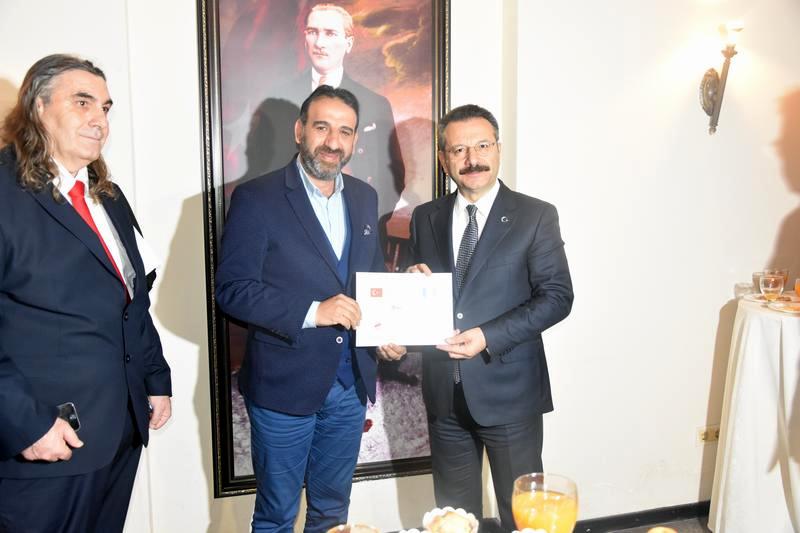 http://www.turklider.org/TR/Portals/57ad7180-c5e7-49f5-b282-c6475cdb7ee7/UserFiles/MR%20CAN%20AKIN/can_akin_ecaterina_nicolau_gar%20(19).JPG