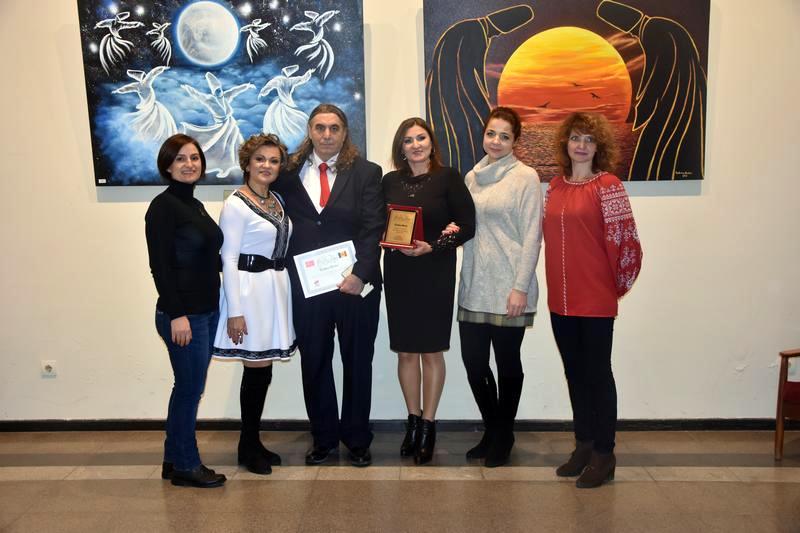 http://www.turklider.org/TR/Portals/57ad7180-c5e7-49f5-b282-c6475cdb7ee7/UserFiles/MR%20CAN%20AKIN/can_akin_ecaterina_nicolau_gar%20(25).JPG