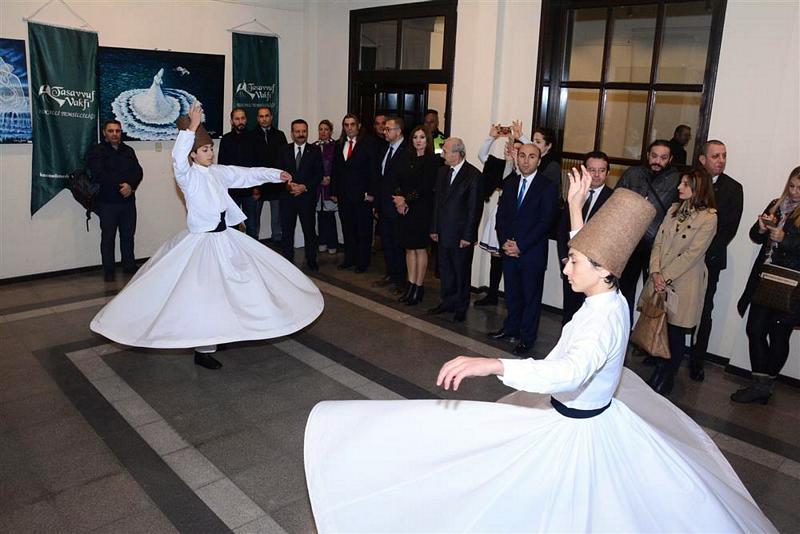 http://www.turklider.org/TR/Portals/57ad7180-c5e7-49f5-b282-c6475cdb7ee7/UserFiles/MR%20CAN%20AKIN/can_akin_ecaterina_nicolau_gar%20(9).jpg