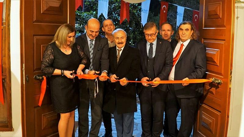 http://www.turklider.org/TR/Portals/57ad7180-c5e7-49f5-b282-c6475cdb7ee7/UserFiles/MR%20CAN%20AKIN/can_akin_ecaterina_nicolau_izmit%20(4).jpg