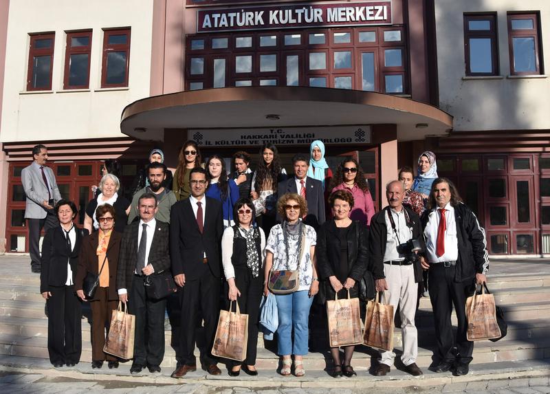http://www.turklider.org/TR/Portals/57ad7180-c5e7-49f5-b282-c6475cdb7ee7/UserFiles/MR%20CAN%20AKIN/gesam%20hakkari%20(23).jpg