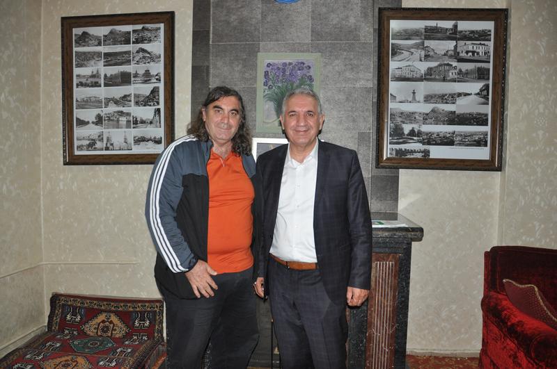 http://www.turklider.org/TR/Portals/57ad7180-c5e7-49f5-b282-c6475cdb7ee7/UserFiles/MR%20CAN%20AKIN/gesam%20kars%20(15).JPG