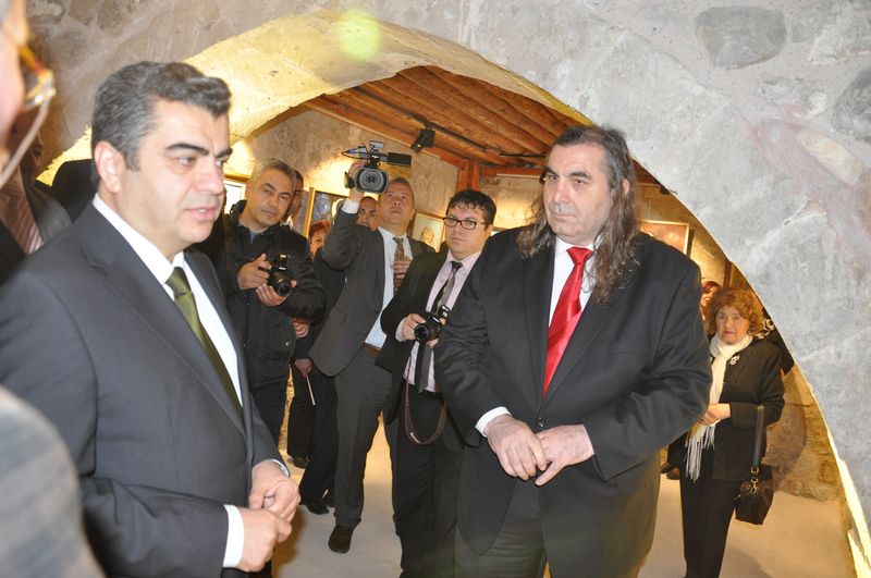 http://www.turklider.org/TR/Portals/57ad7180-c5e7-49f5-b282-c6475cdb7ee7/UserFiles/MR%20CAN%20AKIN/gesam%20kayseri%20(10).JPG
