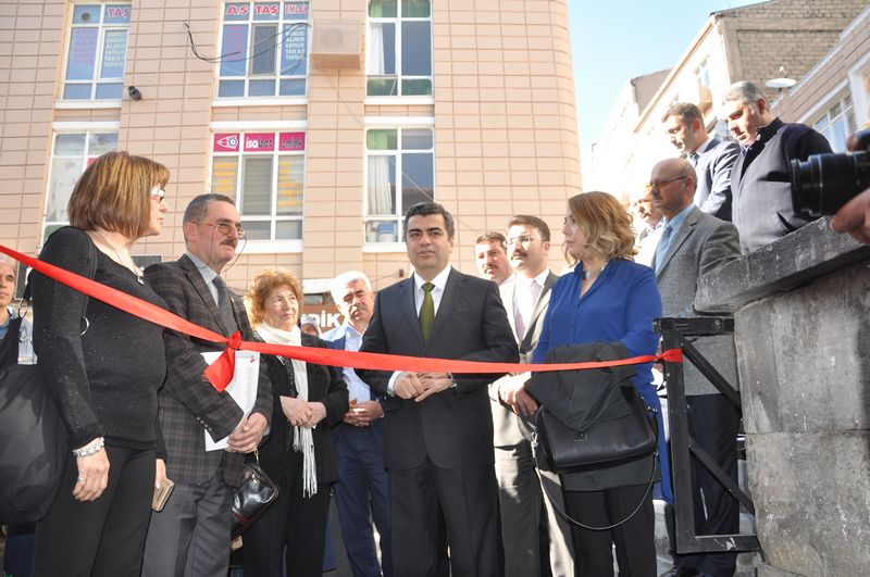 http://www.turklider.org/TR/Portals/57ad7180-c5e7-49f5-b282-c6475cdb7ee7/UserFiles/MR%20CAN%20AKIN/gesam%20kayseri%20(7).JPG