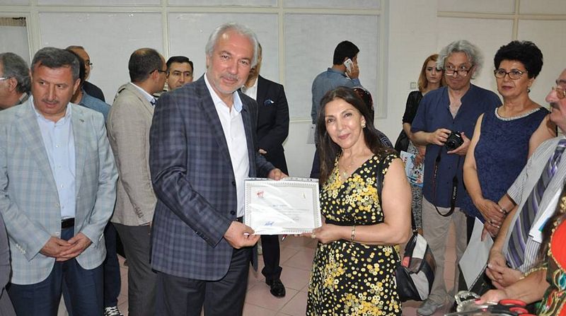 http://www.turklider.org/TR/Portals/57ad7180-c5e7-49f5-b282-c6475cdb7ee7/UserFiles/MR%20CAN%20AKIN/gesam_k%C3%BCtahya%20(17).jpg