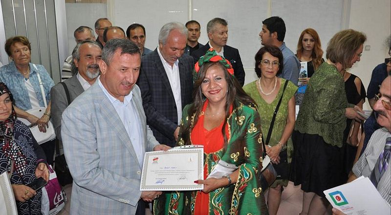 http://www.turklider.org/TR/Portals/57ad7180-c5e7-49f5-b282-c6475cdb7ee7/UserFiles/MR%20CAN%20AKIN/gesam_k%C3%BCtahya%20(20).jpg