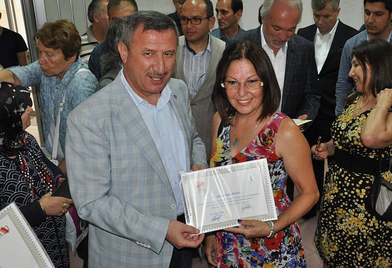 http://www.turklider.org/TR/Portals/57ad7180-c5e7-49f5-b282-c6475cdb7ee7/UserFiles/MR%20CAN%20AKIN/gesam_k%C3%BCtahya%20(27).jpg