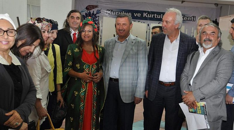 http://www.turklider.org/TR/Portals/57ad7180-c5e7-49f5-b282-c6475cdb7ee7/UserFiles/MR%20CAN%20AKIN/gesam_k%C3%BCtahya%20(34).jpg