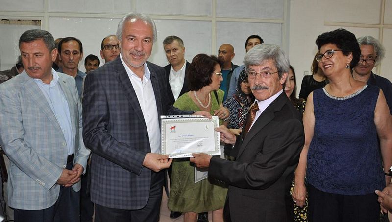 http://www.turklider.org/TR/Portals/57ad7180-c5e7-49f5-b282-c6475cdb7ee7/UserFiles/MR%20CAN%20AKIN/gesam_k%C3%BCtahya%20(36).jpg