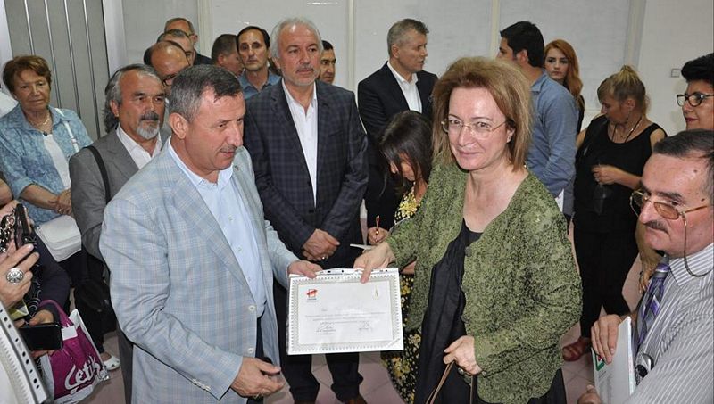 http://www.turklider.org/TR/Portals/57ad7180-c5e7-49f5-b282-c6475cdb7ee7/UserFiles/MR%20CAN%20AKIN/gesam_k%C3%BCtahya%20(37).jpg