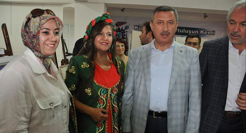 http://www.turklider.org/TR/Portals/57ad7180-c5e7-49f5-b282-c6475cdb7ee7/UserFiles/MR%20CAN%20AKIN/gesam_k%C3%BCtahya%20(40).jpg