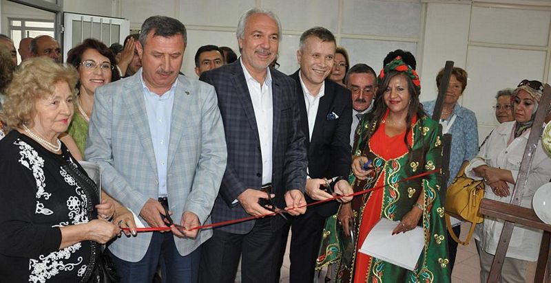http://www.turklider.org/TR/Portals/57ad7180-c5e7-49f5-b282-c6475cdb7ee7/UserFiles/MR%20CAN%20AKIN/gesam_k%C3%BCtahya%20(46).jpg