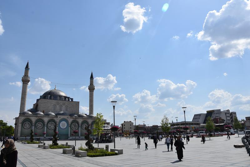 http://www.turklider.org/TR/Portals/57ad7180-c5e7-49f5-b282-c6475cdb7ee7/UserFiles/MR%20CAN%20AKIN/gesam_konya_%C3%BCniversite%20(1).JPG