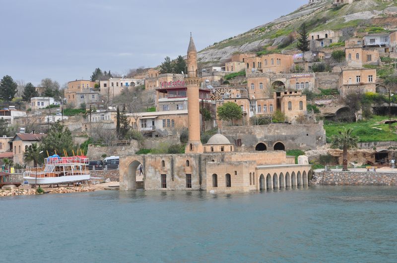 http://www.turklider.org/TR/Portals/57ad7180-c5e7-49f5-b282-c6475cdb7ee7/UserFiles/MR%20CAN%20AKIN/gesam_sanl%C4%B1urfa%20(42).JPG