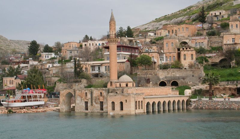 http://www.turklider.org/TR/Portals/57ad7180-c5e7-49f5-b282-c6475cdb7ee7/UserFiles/MR%20CAN%20AKIN/gesam_sanl%C4%B1urfa%20(59).JPG