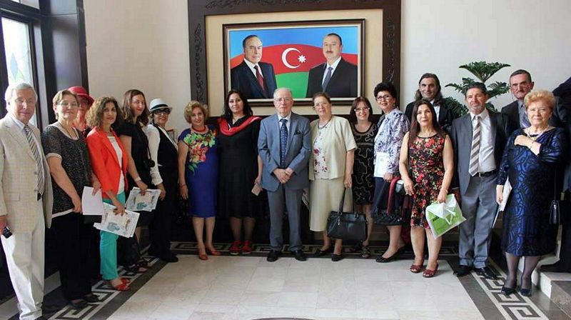 http://www.turklider.org/TR/Portals/57ad7180-c5e7-49f5-b282-c6475cdb7ee7/UserFiles/MR%20CAN%20AKIN/nahcivan%20can%20can%20ak%C4%B1n%20(1).jpg