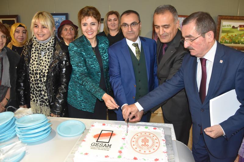 http://www.turklider.org/TR/Portals/57ad7180-c5e7-49f5-b282-c6475cdb7ee7/UserFiles/MR%20CAN%20AKIN/tn_gesam_kocaeli_telif%20(10).JPG